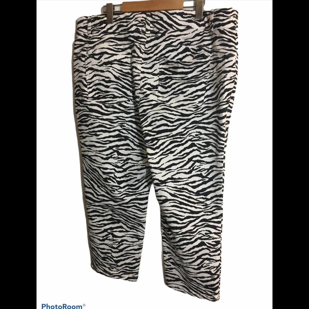 Suko plus Capri zebra print